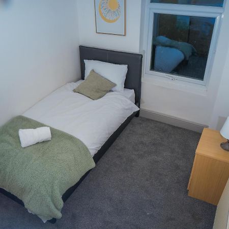 The Highfield Villa, 5 Bedrooms, Northampton Centre, Sleeps 10 מראה חיצוני תמונה