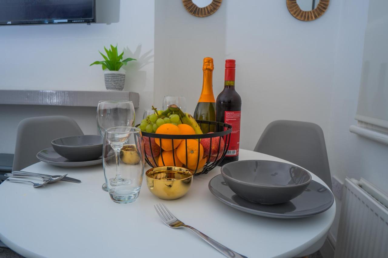 The Highfield Villa, 5 Bedrooms, Northampton Centre, Sleeps 10 מראה חיצוני תמונה