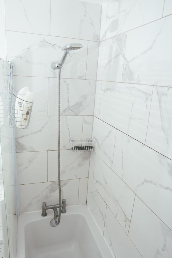 The Highfield Villa, 5 Bedrooms, Northampton Centre, Sleeps 10 מראה חיצוני תמונה