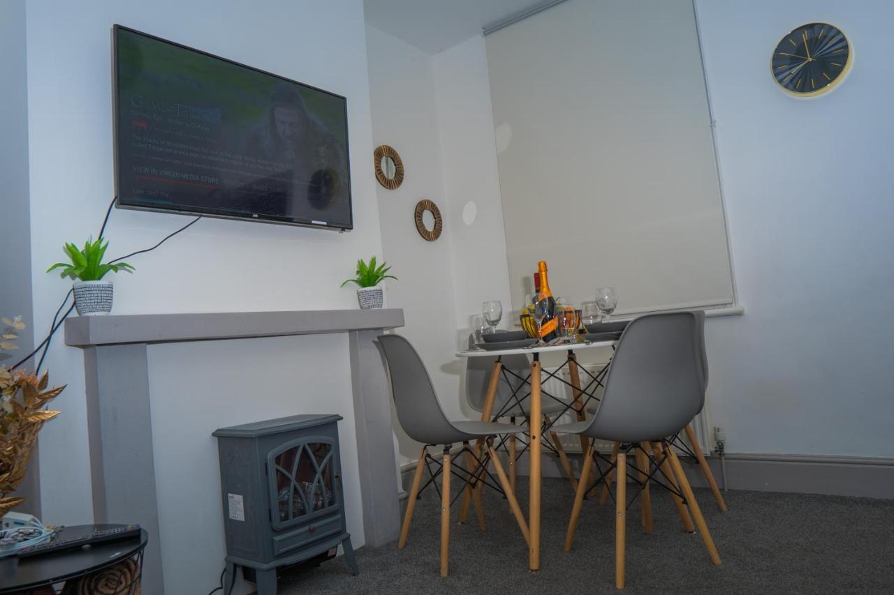 The Highfield Villa, 5 Bedrooms, Northampton Centre, Sleeps 10 מראה חיצוני תמונה