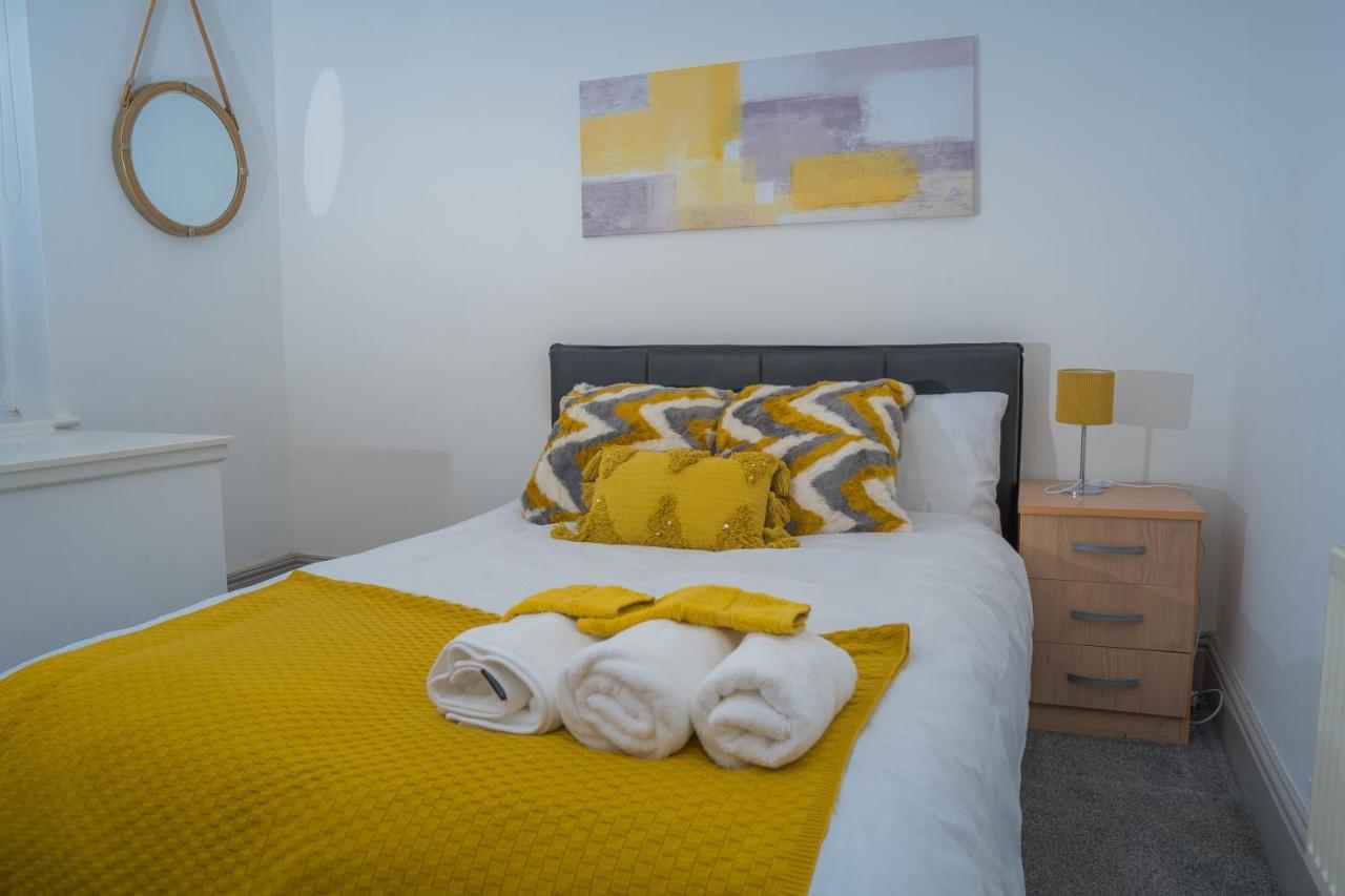 The Highfield Villa, 5 Bedrooms, Northampton Centre, Sleeps 10 מראה חיצוני תמונה