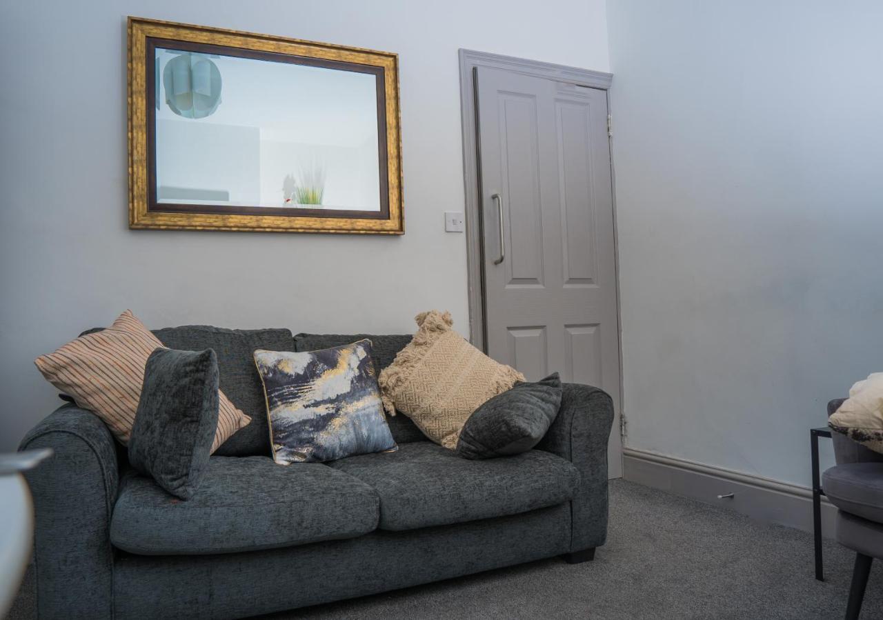 The Highfield Villa, 5 Bedrooms, Northampton Centre, Sleeps 10 מראה חיצוני תמונה