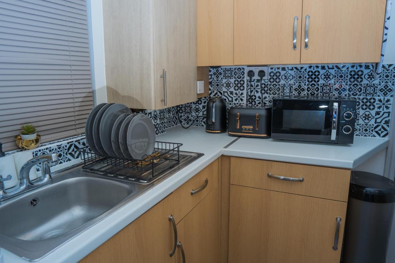 The Highfield Villa, 5 Bedrooms, Northampton Centre, Sleeps 10 מראה חיצוני תמונה