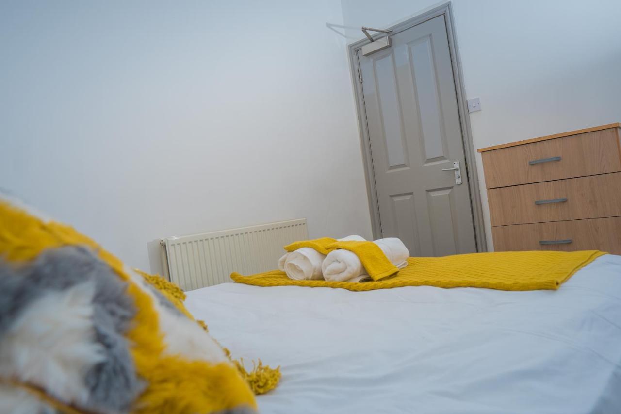 The Highfield Villa, 5 Bedrooms, Northampton Centre, Sleeps 10 מראה חיצוני תמונה