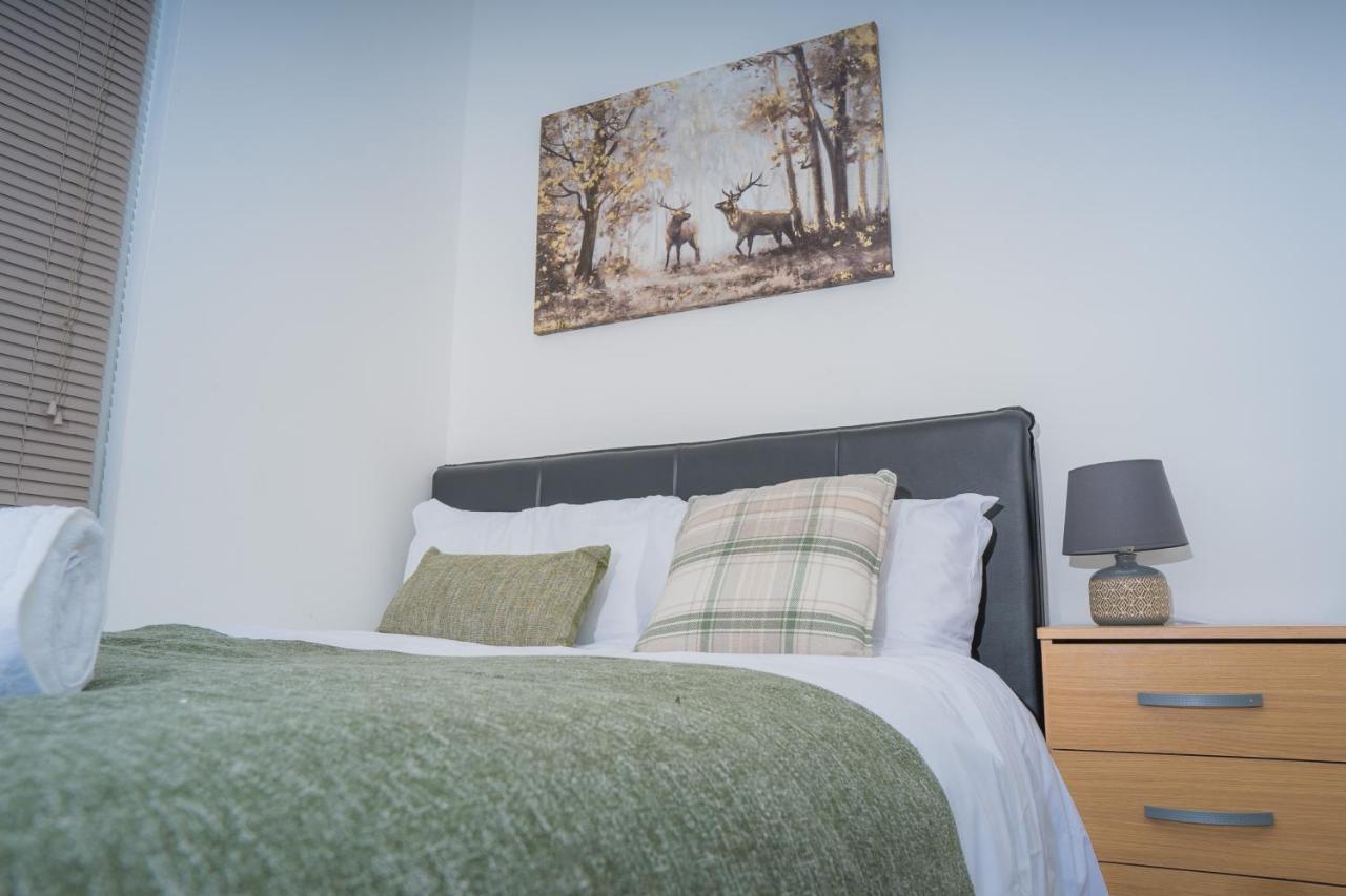 The Highfield Villa, 5 Bedrooms, Northampton Centre, Sleeps 10 מראה חיצוני תמונה