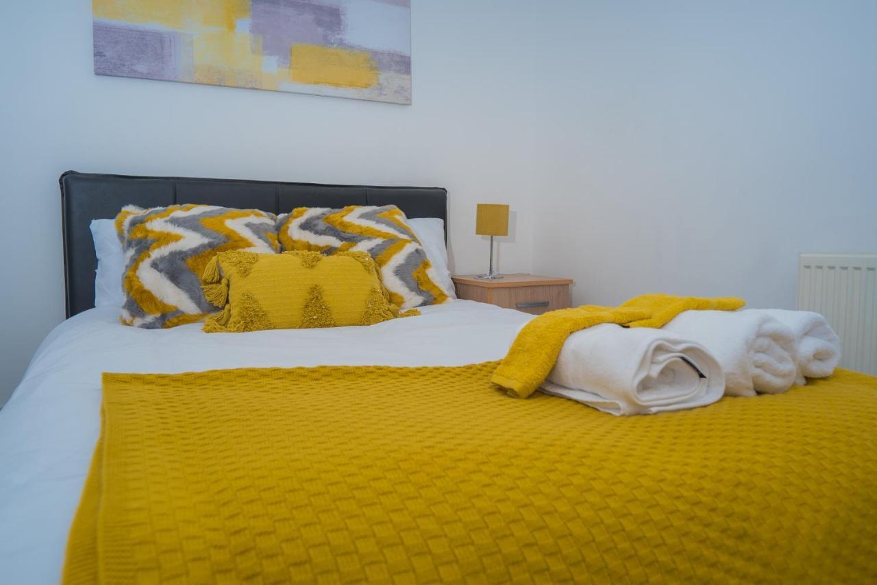 The Highfield Villa, 5 Bedrooms, Northampton Centre, Sleeps 10 מראה חיצוני תמונה