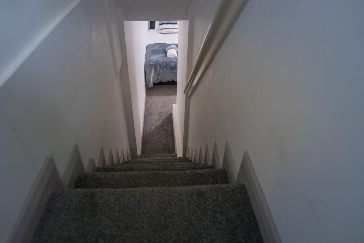 The Highfield Villa, 5 Bedrooms, Northampton Centre, Sleeps 10 מראה חיצוני תמונה
