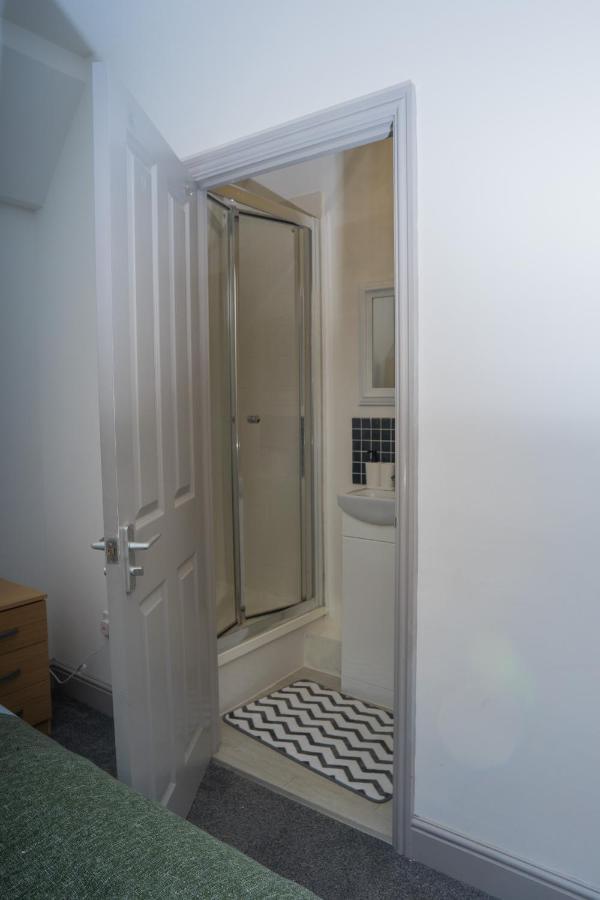 The Highfield Villa, 5 Bedrooms, Northampton Centre, Sleeps 10 מראה חיצוני תמונה