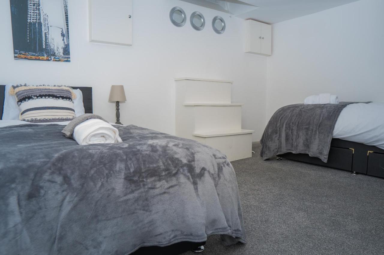 The Highfield Villa, 5 Bedrooms, Northampton Centre, Sleeps 10 מראה חיצוני תמונה