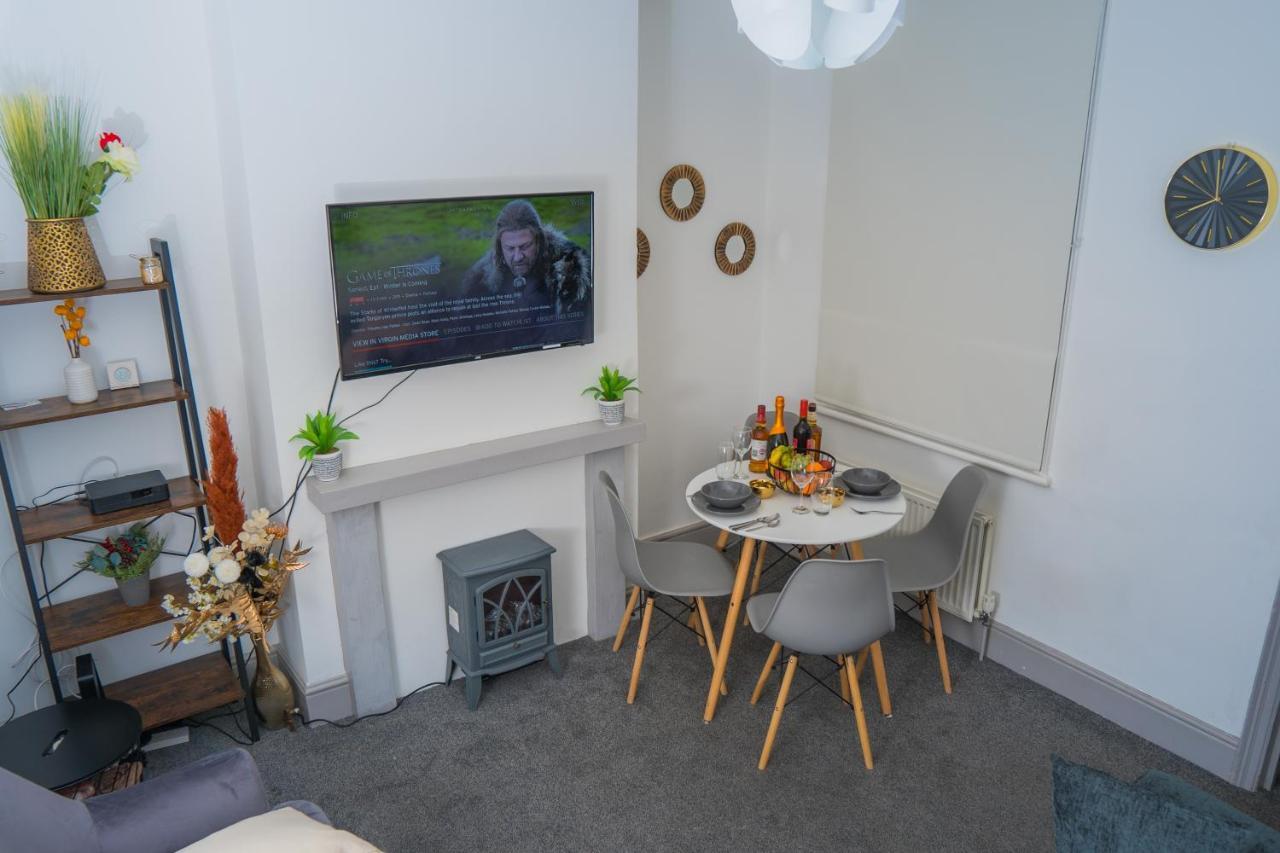 The Highfield Villa, 5 Bedrooms, Northampton Centre, Sleeps 10 מראה חיצוני תמונה