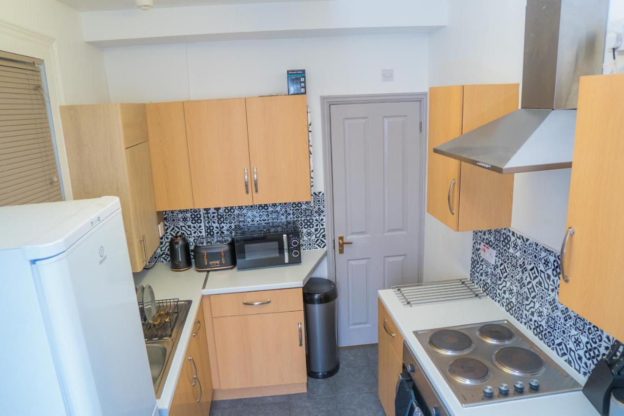 The Highfield Villa, 5 Bedrooms, Northampton Centre, Sleeps 10 מראה חיצוני תמונה