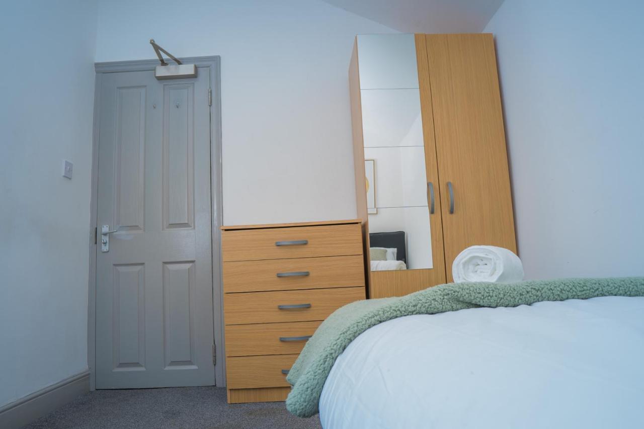 The Highfield Villa, 5 Bedrooms, Northampton Centre, Sleeps 10 מראה חיצוני תמונה