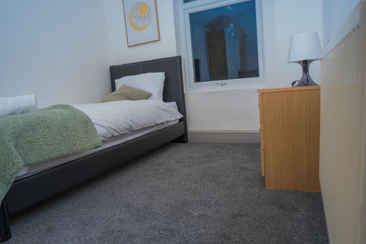 The Highfield Villa, 5 Bedrooms, Northampton Centre, Sleeps 10 מראה חיצוני תמונה