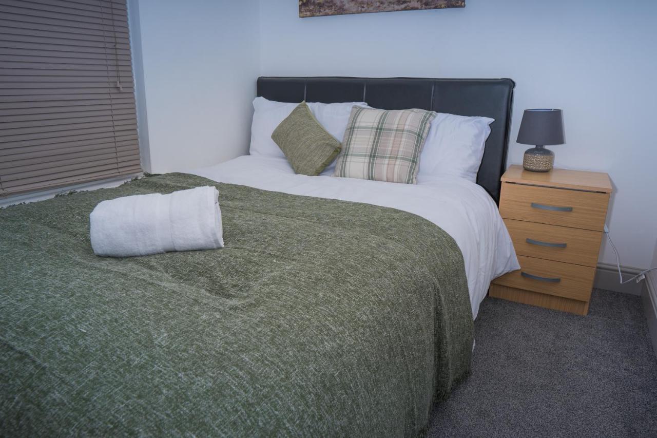 The Highfield Villa, 5 Bedrooms, Northampton Centre, Sleeps 10 מראה חיצוני תמונה