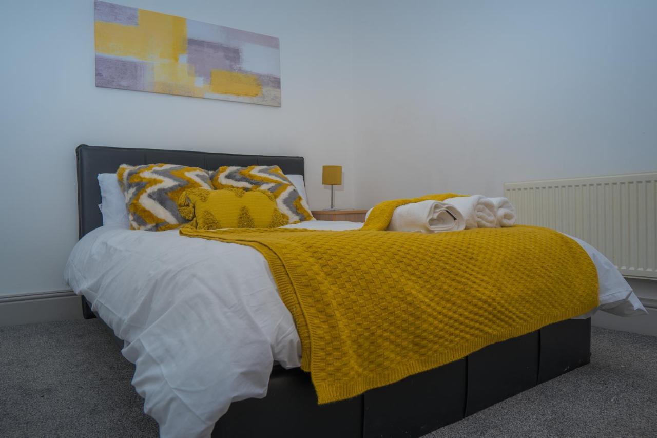 The Highfield Villa, 5 Bedrooms, Northampton Centre, Sleeps 10 מראה חיצוני תמונה