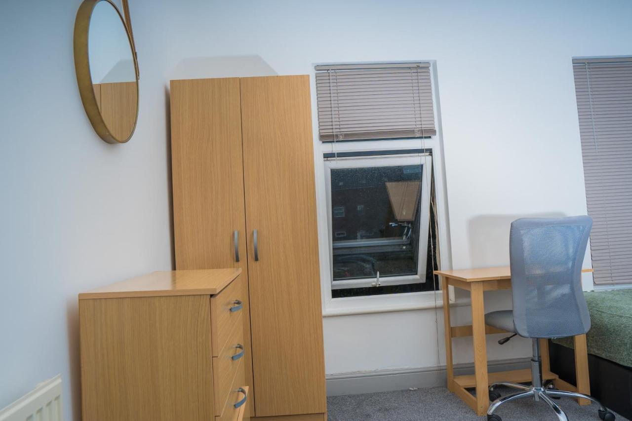The Highfield Villa, 5 Bedrooms, Northampton Centre, Sleeps 10 מראה חיצוני תמונה