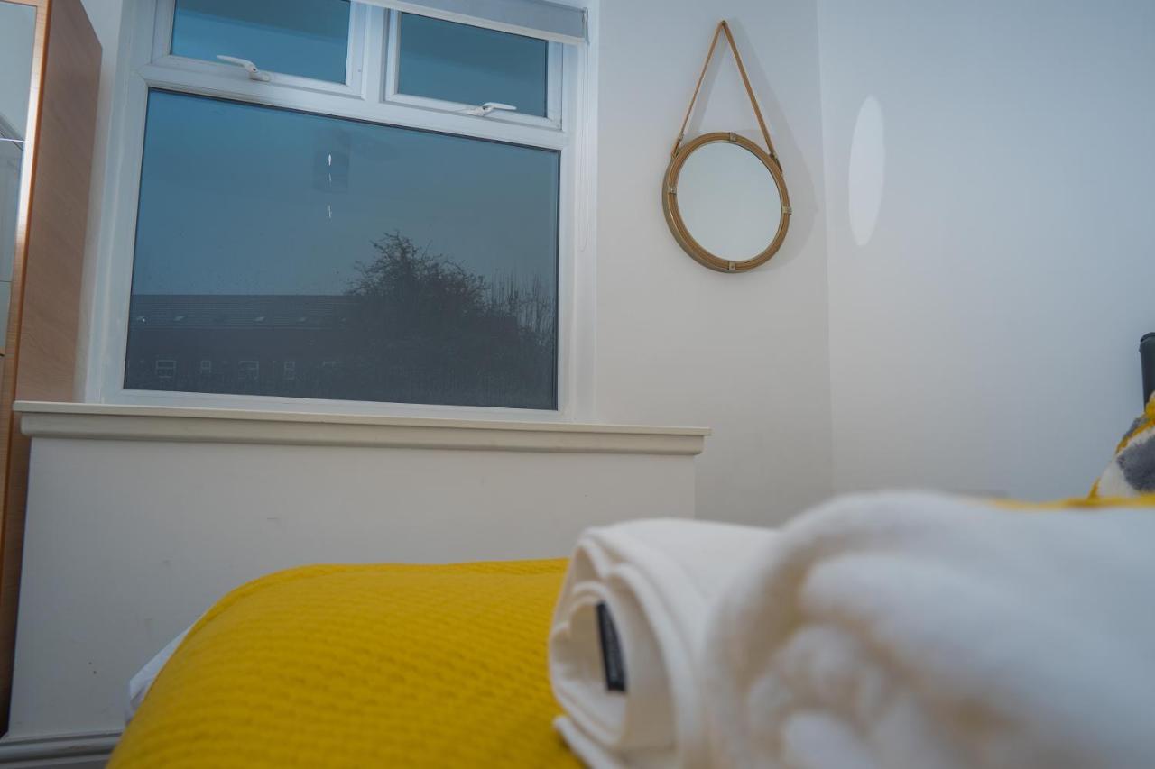 The Highfield Villa, 5 Bedrooms, Northampton Centre, Sleeps 10 מראה חיצוני תמונה