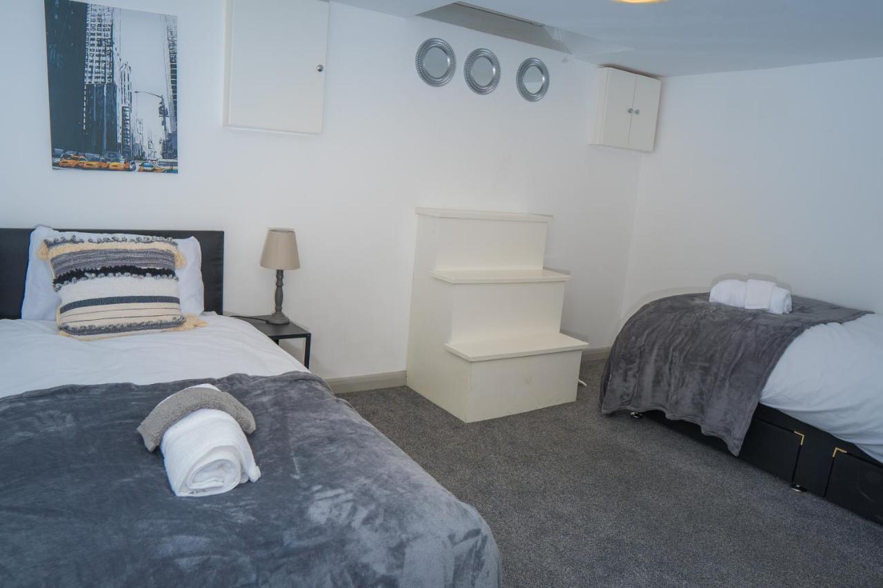 The Highfield Villa, 5 Bedrooms, Northampton Centre, Sleeps 10 מראה חיצוני תמונה
